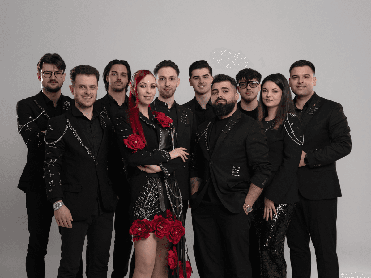 BANDA - Toată trupa